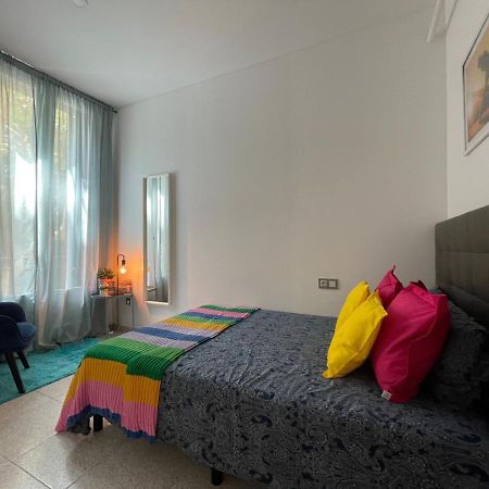 Plaza Universidad Rooms Барселона Экстерьер фото