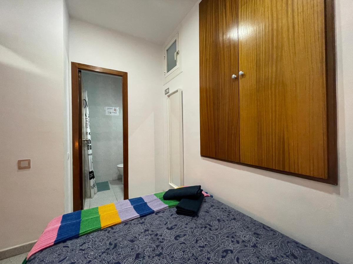 Plaza Universidad Rooms Барселона Экстерьер фото