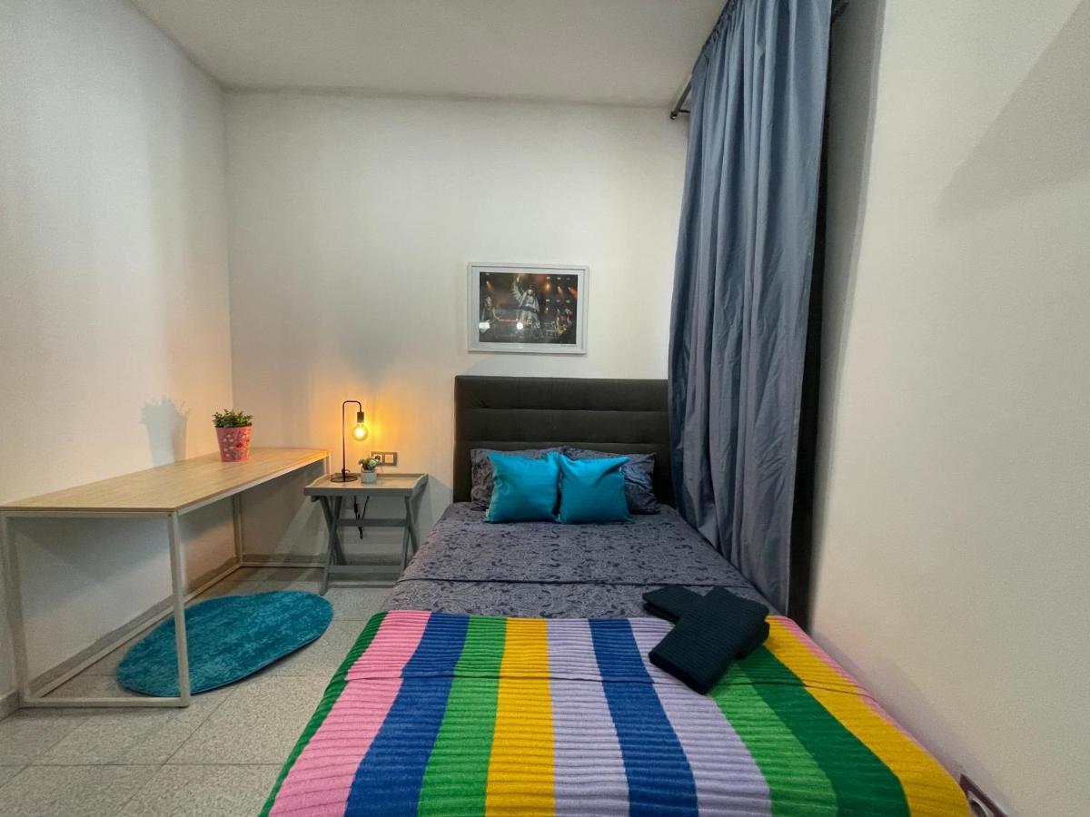 Plaza Universidad Rooms Барселона Экстерьер фото