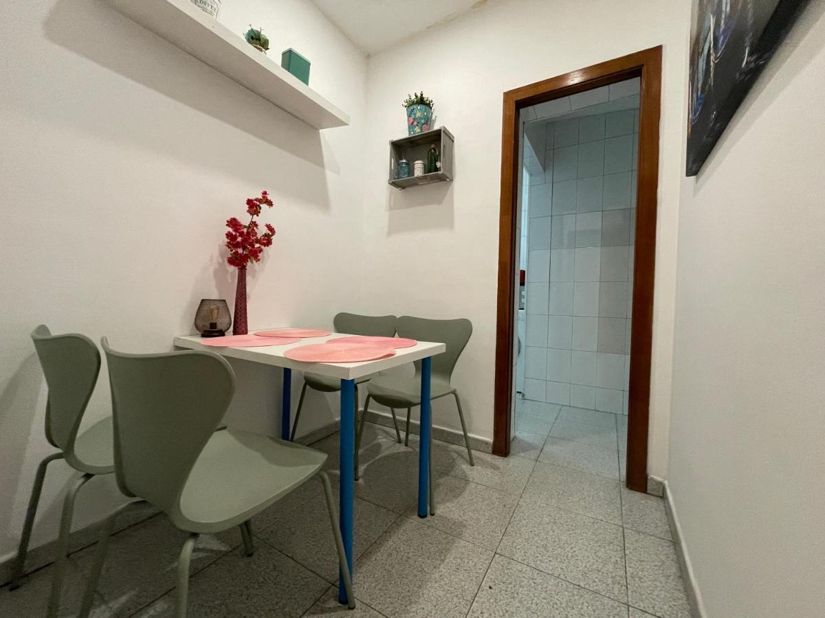 Plaza Universidad Rooms Барселона Экстерьер фото