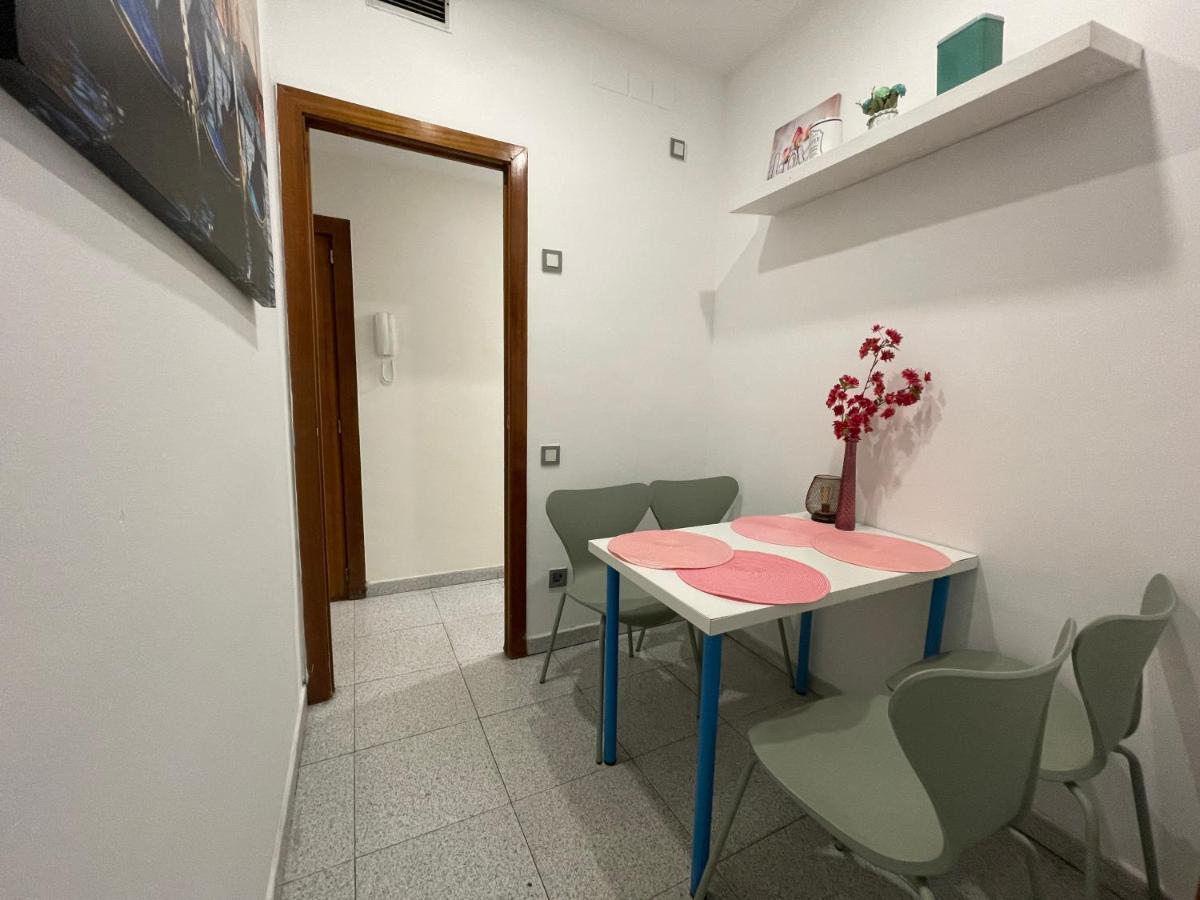 Plaza Universidad Rooms Барселона Экстерьер фото